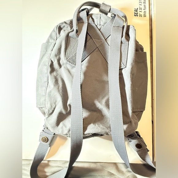 Fjallraven Kanken Classic Gray and Red Backpack - Picture 3 of 9